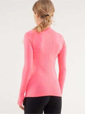 Sold /// Women’s Run: Swiftly Tech 1/2 Zip Top - Flash - Size 4